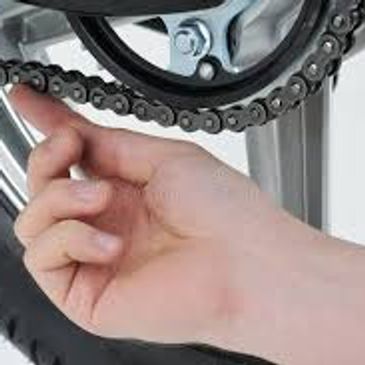 tensionamiento de cadena de moto cicleta