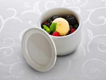 Coppa di frutti di bosco con gelato alla crema e passata di lamponi (v)(gf)