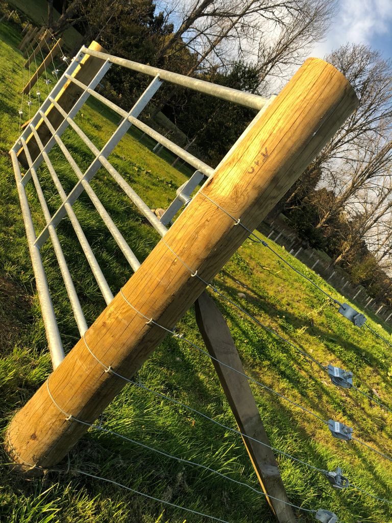 Highland Bespoke Fencing Fencing, Contractor