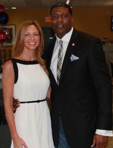 Larry Johnson, Victoria Schweizer