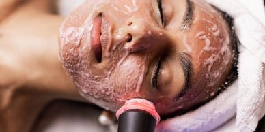 Exfoliate, Infuse and Oxygenate the skin from within. Oxygeneo 3-in-1 super facial.