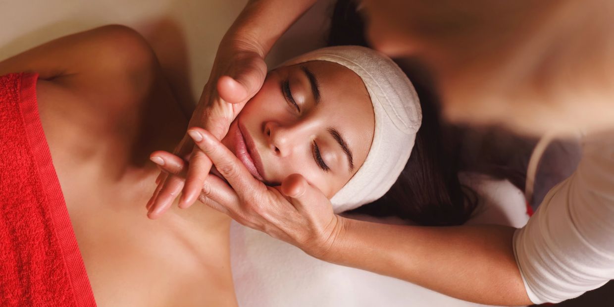 The OxyGeneo® Facial Treatment is a 3-in-1 Super Facial at L'amour MedAesthetics.
