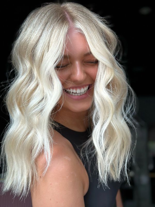 Bright cool tone blonde highlight, Scottsdales best blonde hair salon