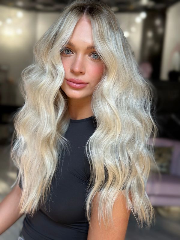 Low maintenance bright blonde, cool tone blonde highlights
