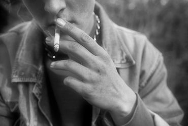 portrait eines rauchenden mann
