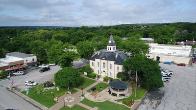 historic downtown glen rose
glen rose square
The square in Glen Rose