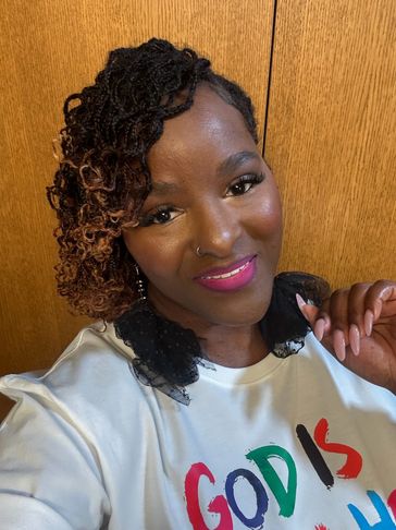 Tomica is a skilled natural hair and loc specialist with over 15 years of experience