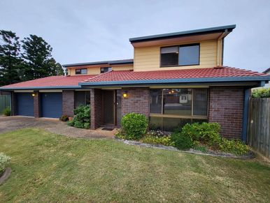 5 Coonawarra Street  Sunnybank Hills sold by Jimmy Yang Real Estate 