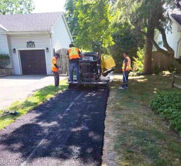 Laying an asphalt driveway