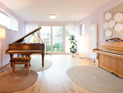 Klavier- und Geigenunterricht in Düren-Niederau im wunderschönen Musikstudio Avilés.