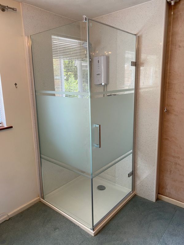 new shower fitted, shower cubicle, power shower, bathroom fitter, plumber in Ross on Wye