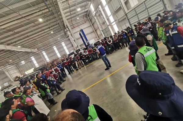 Gran cantidad de empleados para contención de calidad