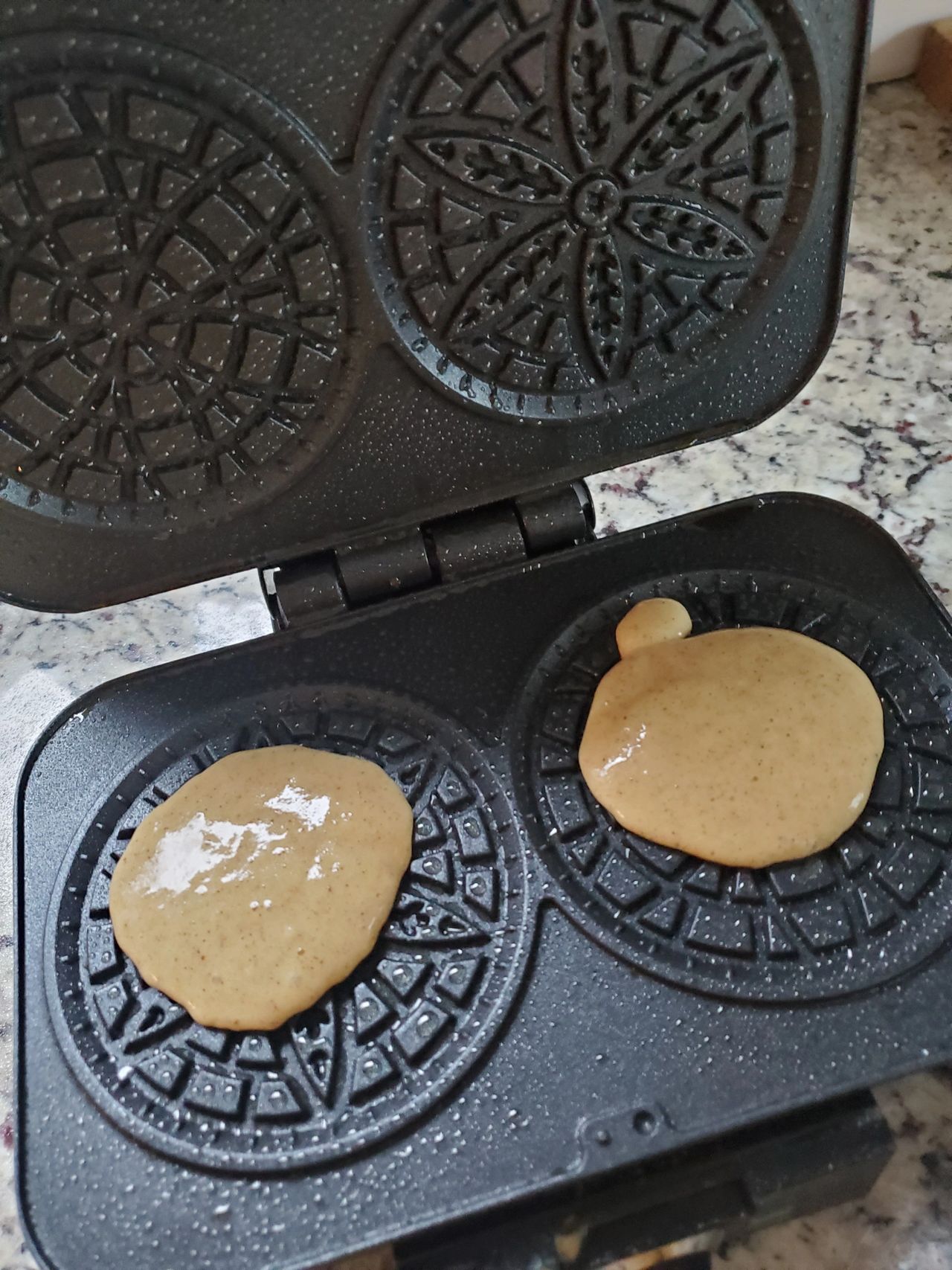 7 Best Pizzelle Makers of 2018 - Reviews of Pizzelle Makers and Irons