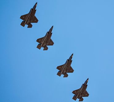 4 ship of Royal Australian Airforce  F-35’s returning to Nellis AFB.