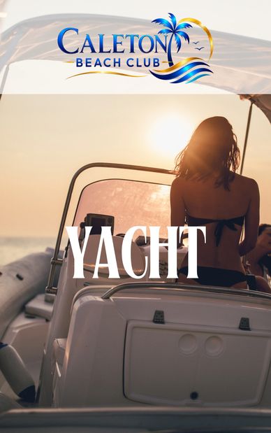 Mujer disfrutando un yate al atardecer en Caleton Beach Club.