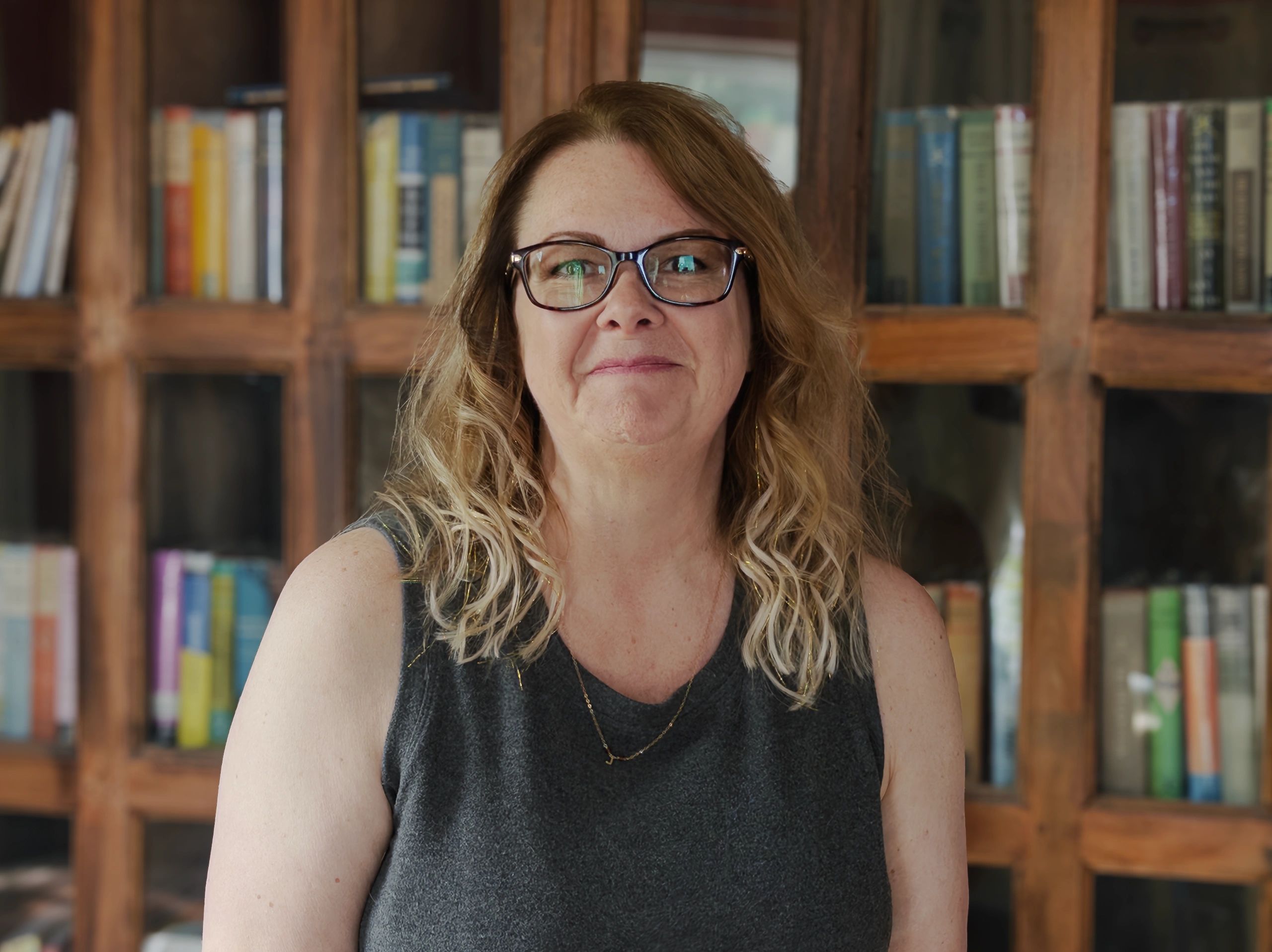 Portrait photo of Jennifer Thompson.