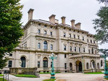 bus tours in newport ri