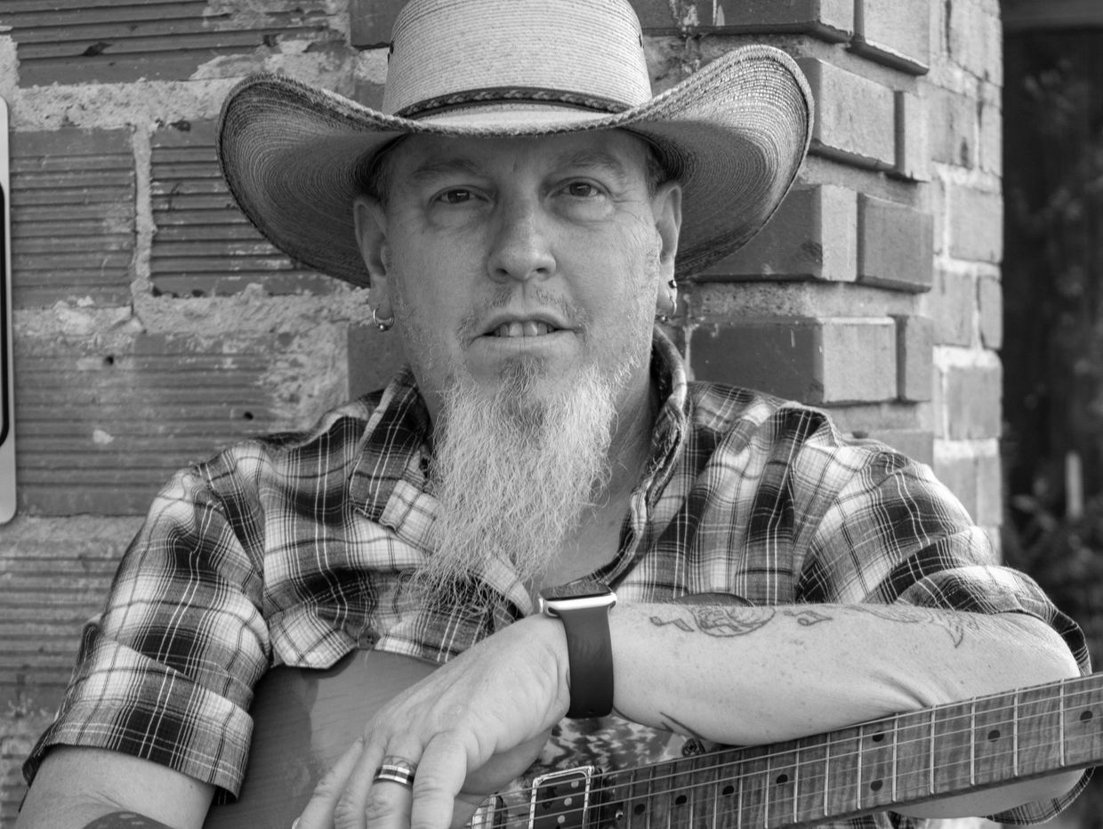 Rob Gray: Lead  Singer and Founder
