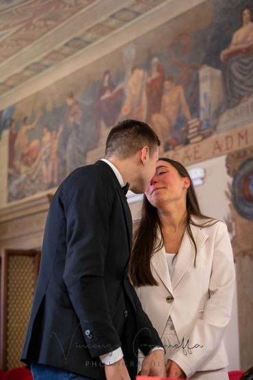 bacio tra gli sposi