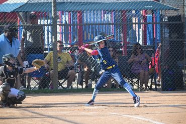 Young baseball player swinging at pitch.