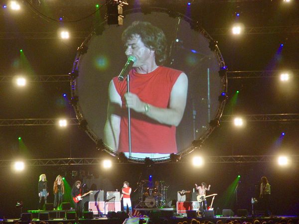 Glen Carroll live in concert with Sticky Fingers. 