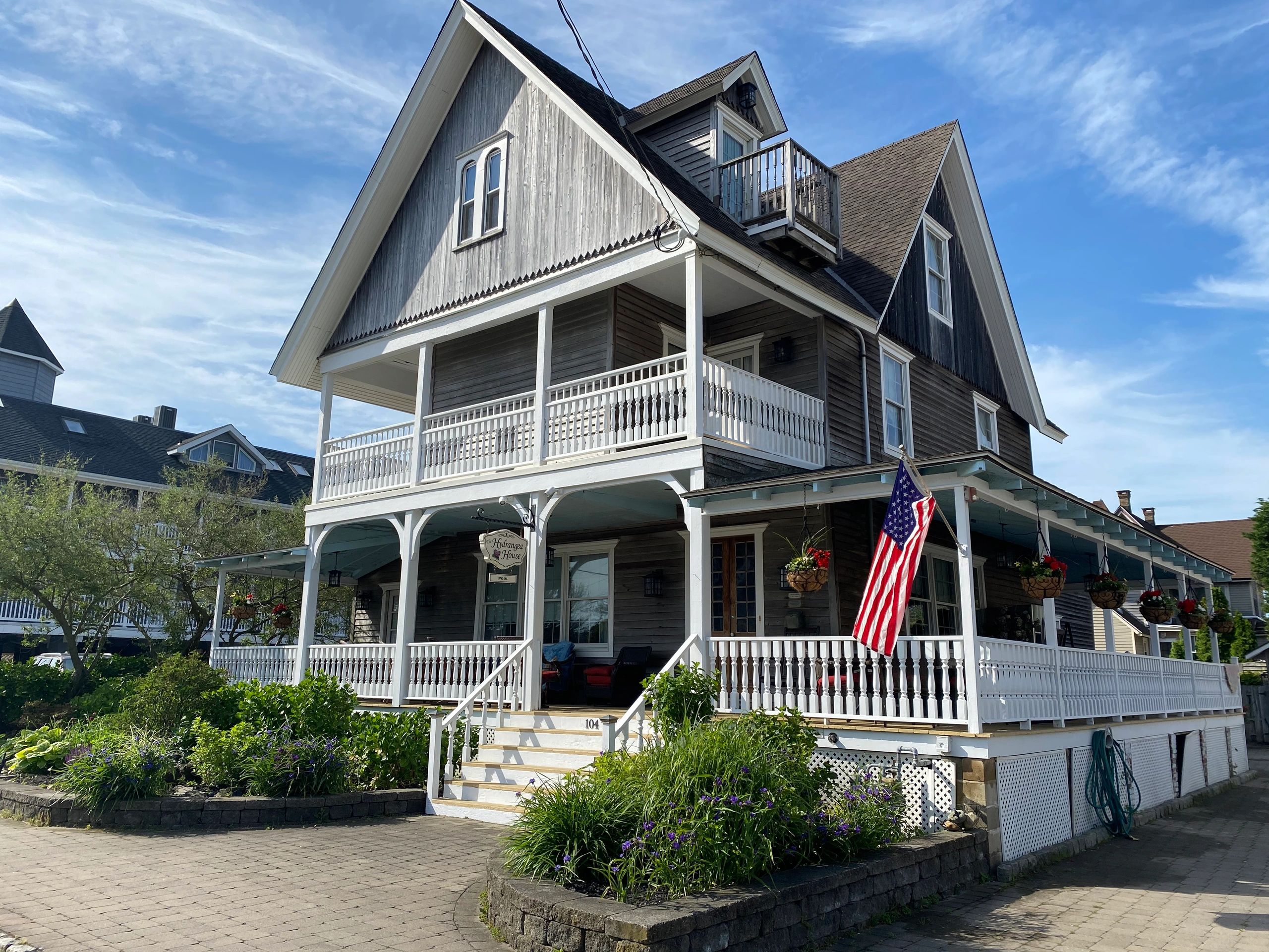 Hydrangea House - Accommodations, Bed And Breakfast