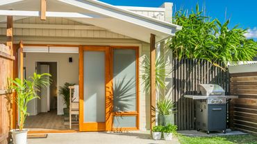 Byron Half Moon Cottage. Belongil Beach. Byron Bay. Affordable Accommodation