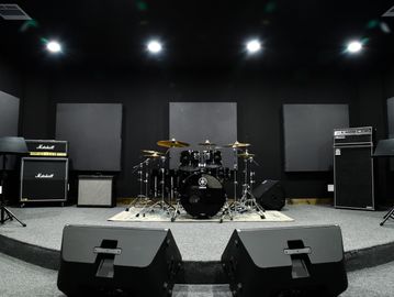 music rehearsal space, rehearsal studio near Los Angeles, music rehearsal near Reseda CA