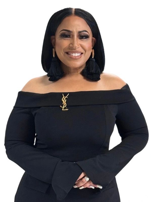 Meet Pretty Washington – Your Trusted Realtor

As a proud Veteran’s wife, devoted mom, and dog lover