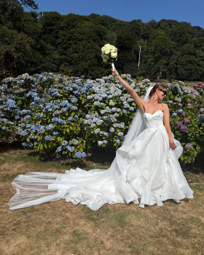 Alterations including bodice fit, hem & bespoke veil
Photographer: Rebecca Rose Noller