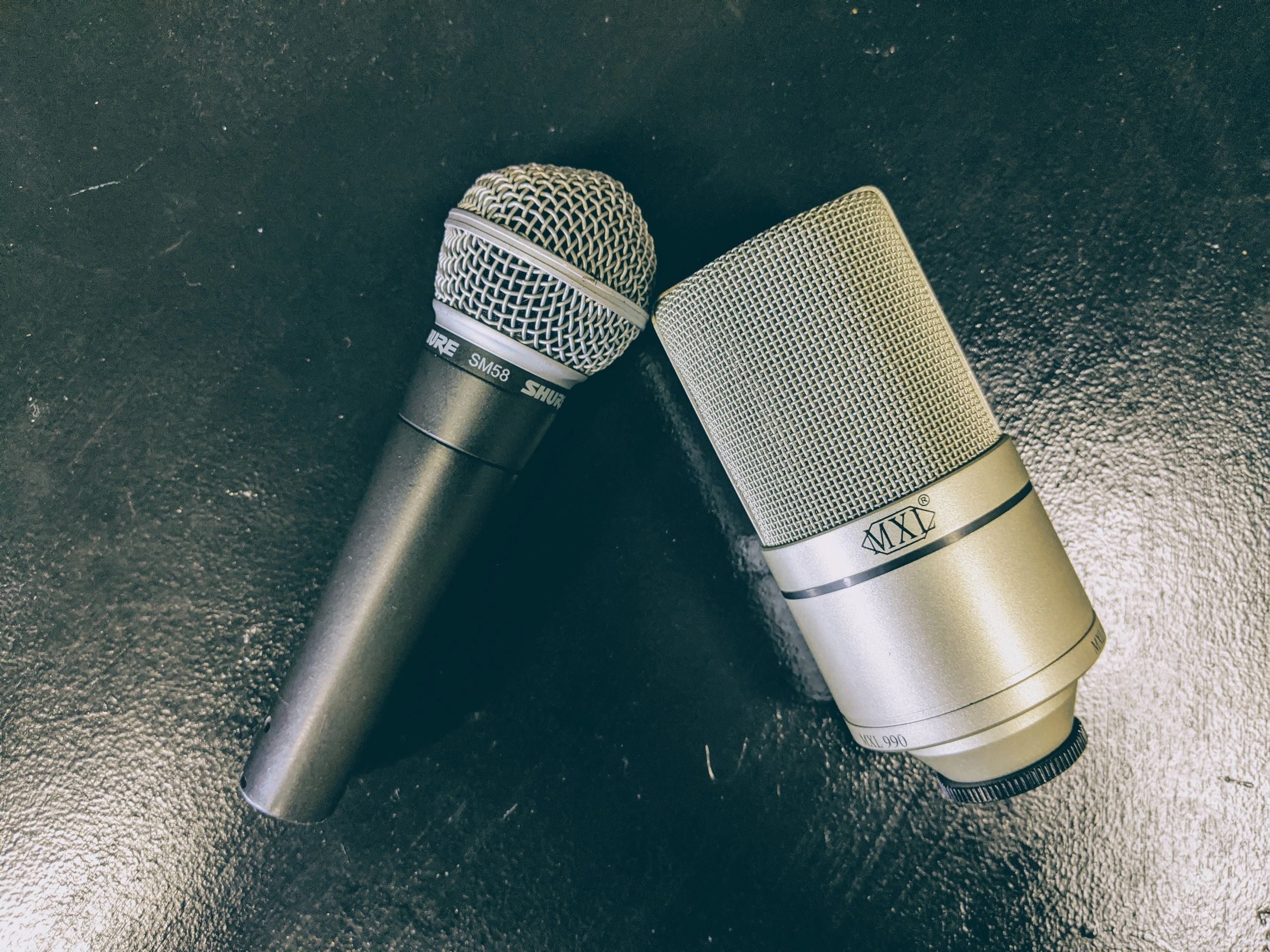 Dynamic Vs Condenser Microphones for Podcasting