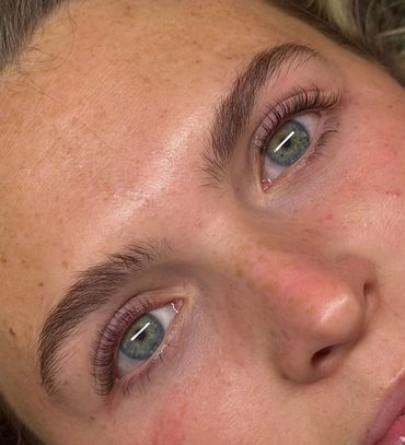 Lash lift and lash tint 