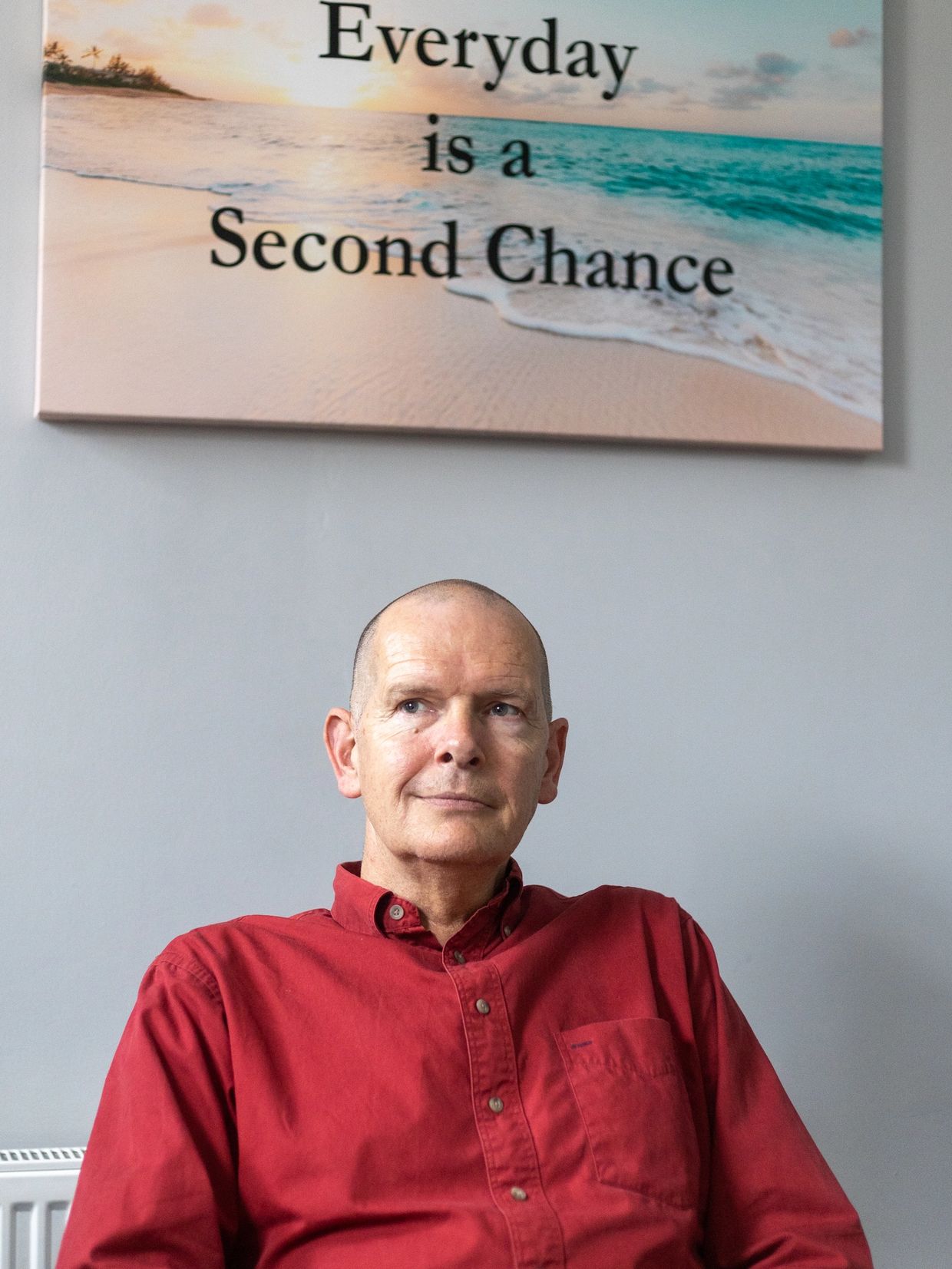 A man sitting in a chair and looking to the other side