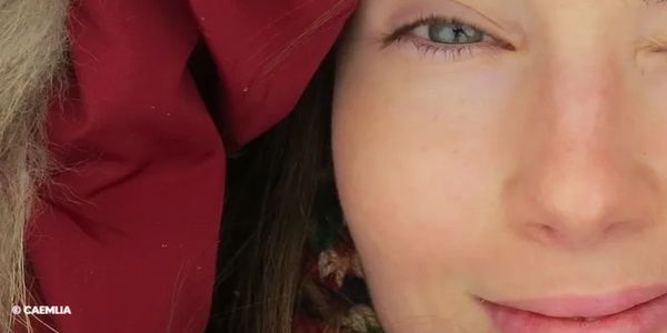 CAEMLIA- 
ACI(Autrice-Compositrice-Interprète)
Singer-Songwriter