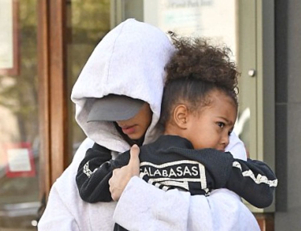 Kim's $4 million diamond ring stolen