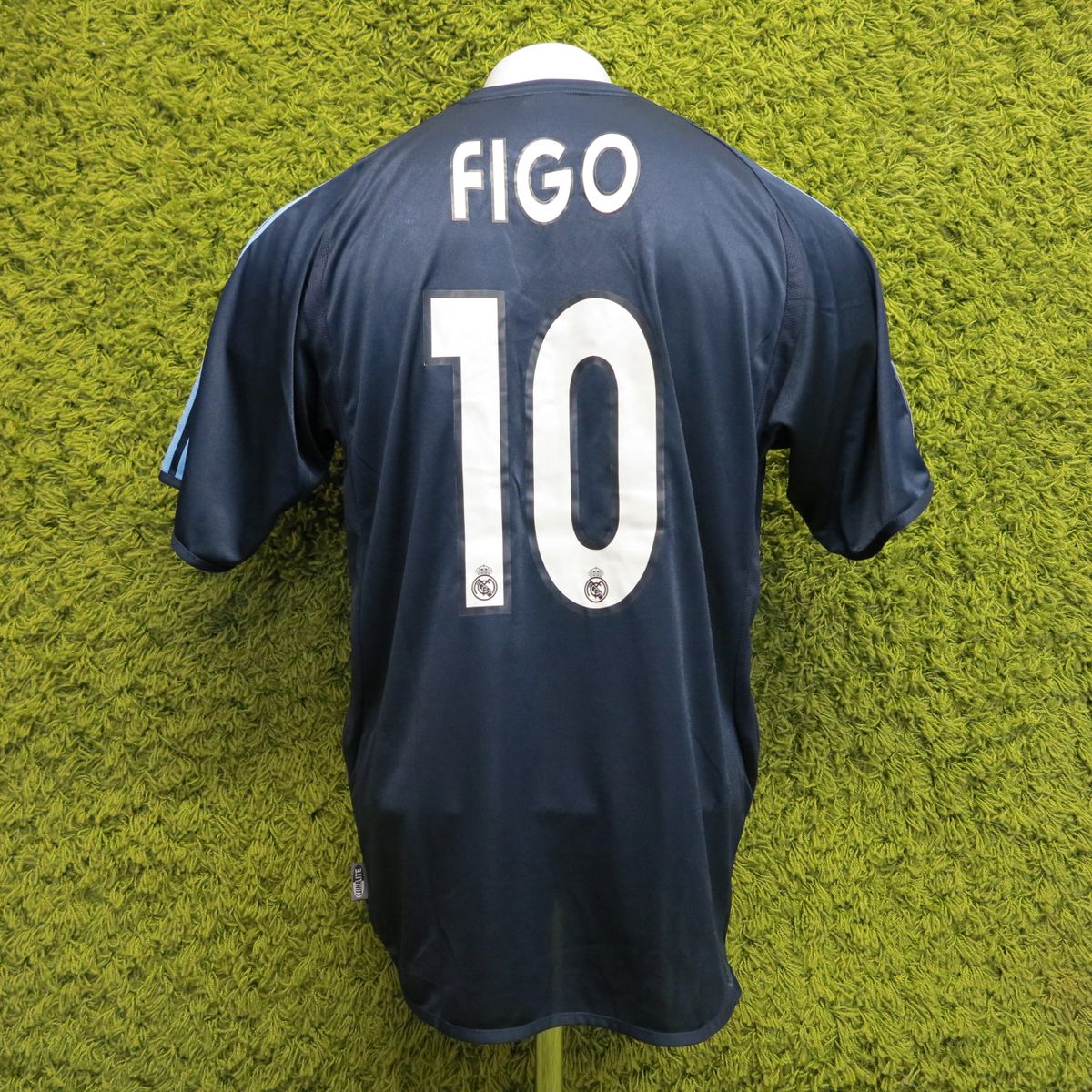 Real Madrid 2001-02 Home Shirt (Very Good) (Figo 10) – Classic Football Kit