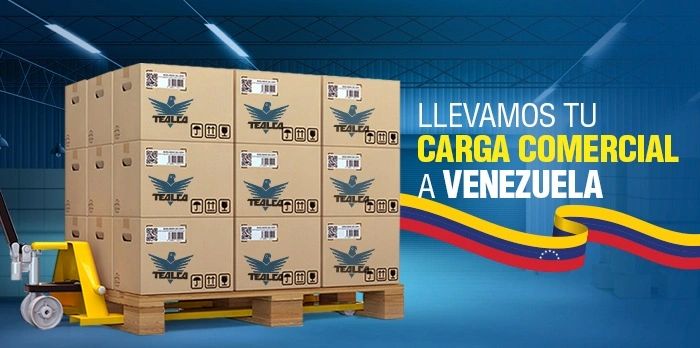 Cajas apiladas para carga comercial con bandera venezolana.