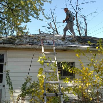 Surface cleaning an miss covered roof