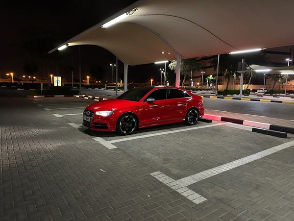 Swirl mark epidemic on black car paint: Mobile paint correction and scratch removal in Dubai.