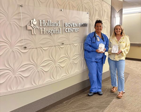 Two women standing at Holland Hospital Boven Birth Center holding items.