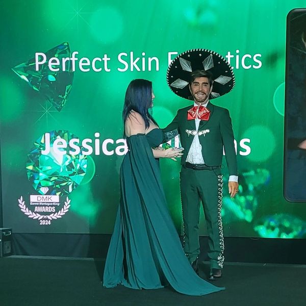 Jessica Williams accepting her Global esthetics Award 