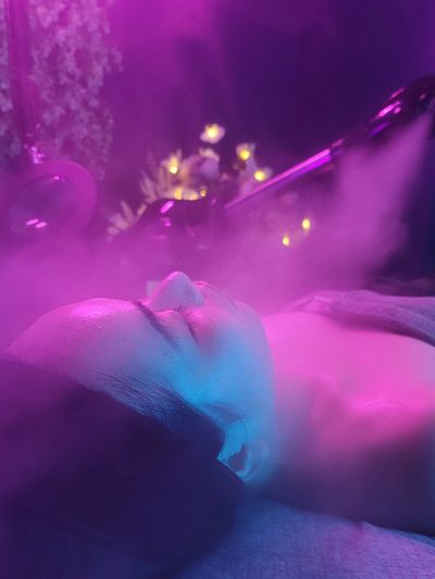 A relaxing facial service 
