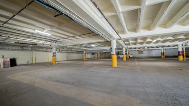 indoor Free Parking, for trucks and cars