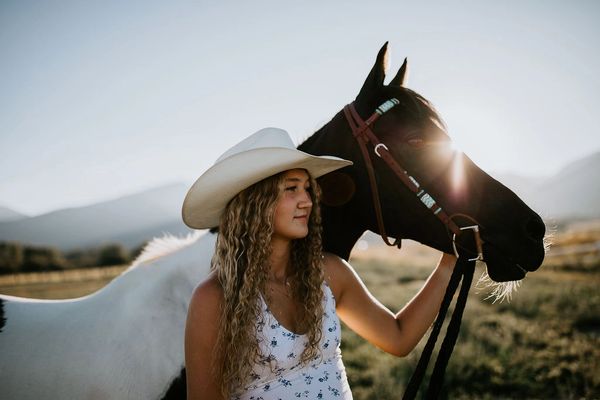 Equine Photoshoot | Unicorn Photoshoot | Western Photos near Portland Oregon / Vancouver Washington