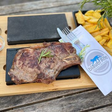Steak auf Hot Stone zum Grillen mit individuellem Garpunkt