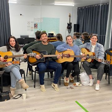 adult guitar classes