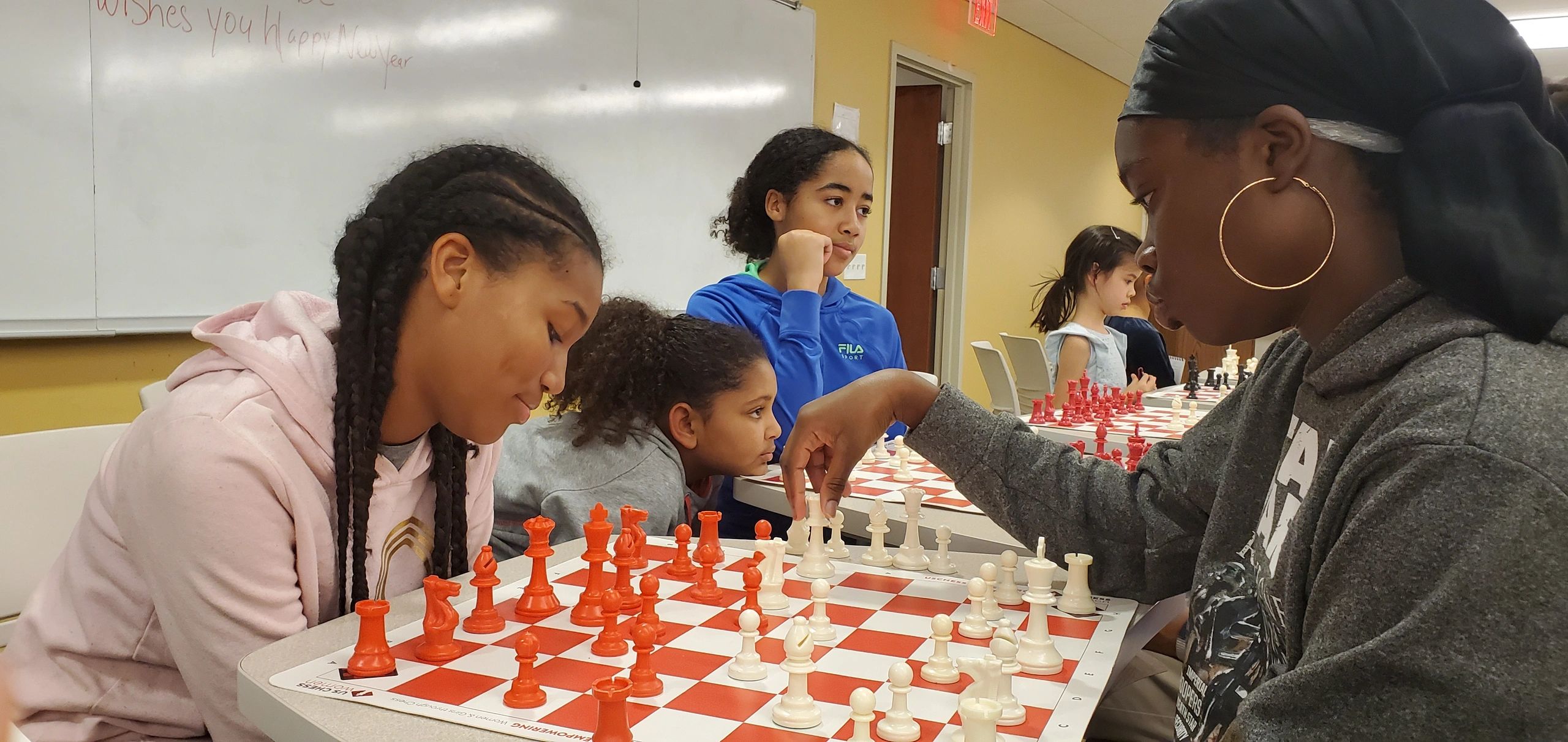 A Game of Queens (hardcover) - Judit Polgar Teaches Chess 3