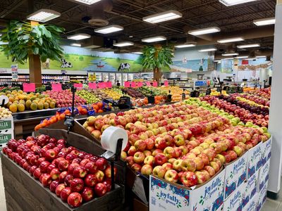 Apples and fresh fruits stocked daily at Dayly’s Farm Market.