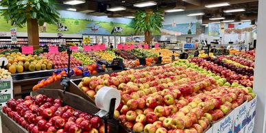 Wide selection of fresh produce at Dayly’s Farm Market in Port St. Lucie, including local fruits, tr