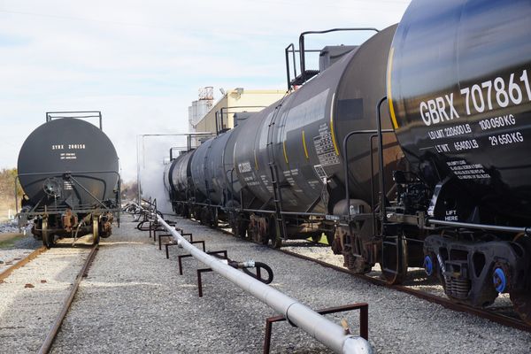 BNSF Burlington railroad, RJ Corman, railcars corn syrup fructose, steam heat line